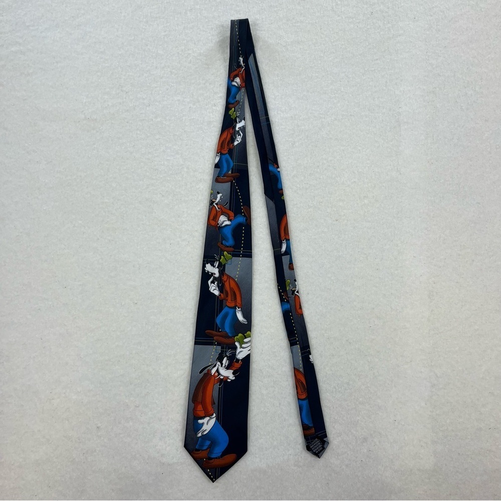 Vintage 1990's Mickey Unlimited GOOFY All Over Print Character Men's Necktie Tie